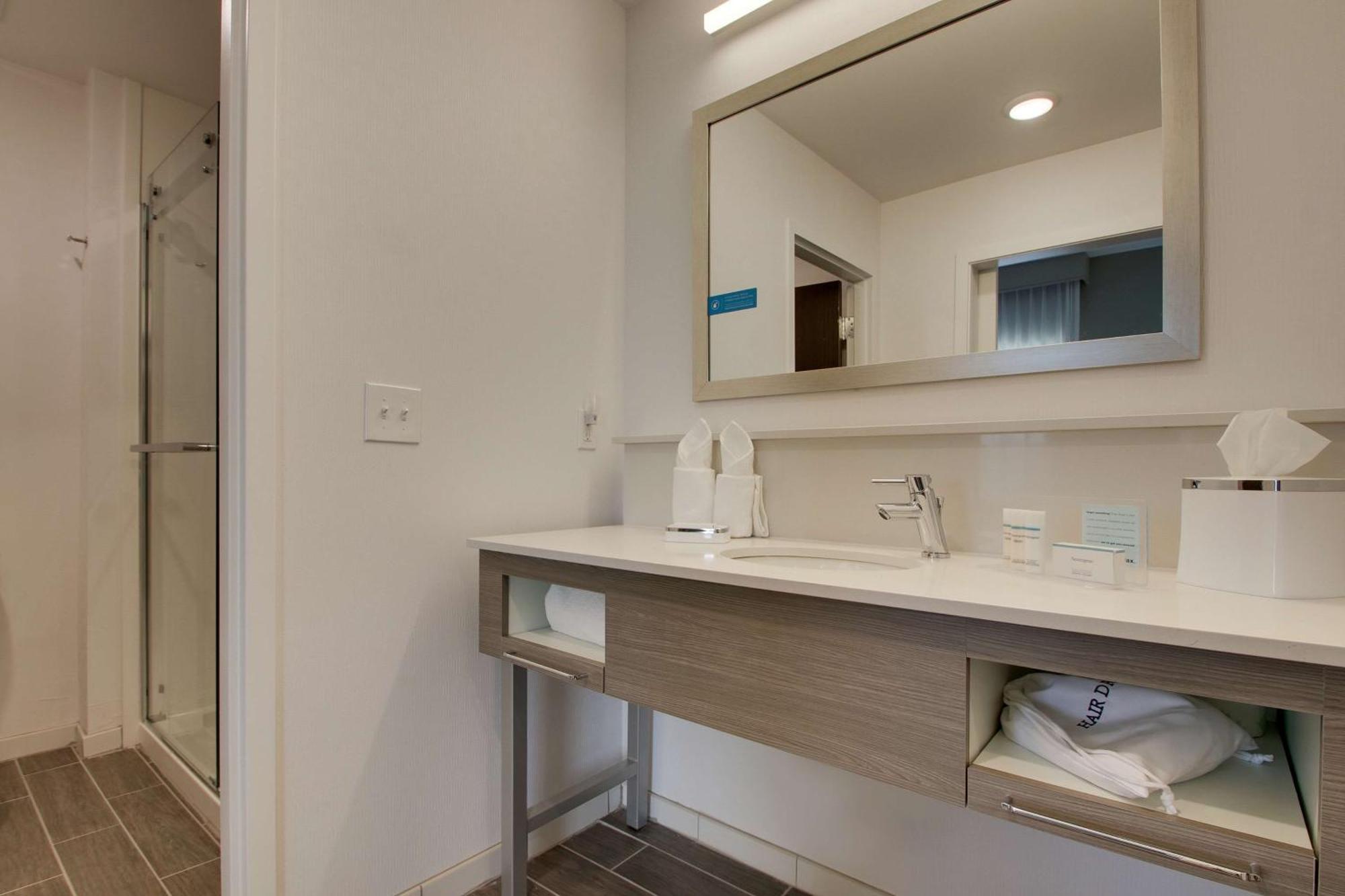 Hampton Inn & Suites By Hilton Knightdale Роли Экстерьер фото