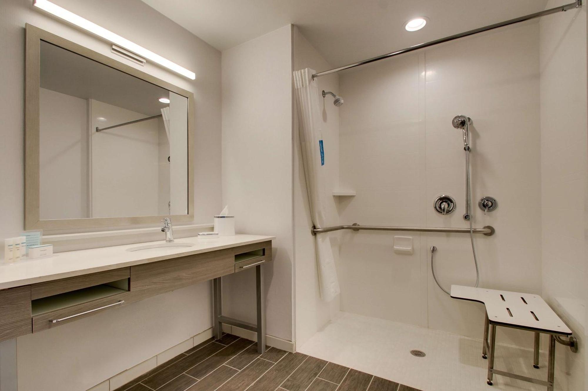 Hampton Inn & Suites By Hilton Knightdale Роли Экстерьер фото