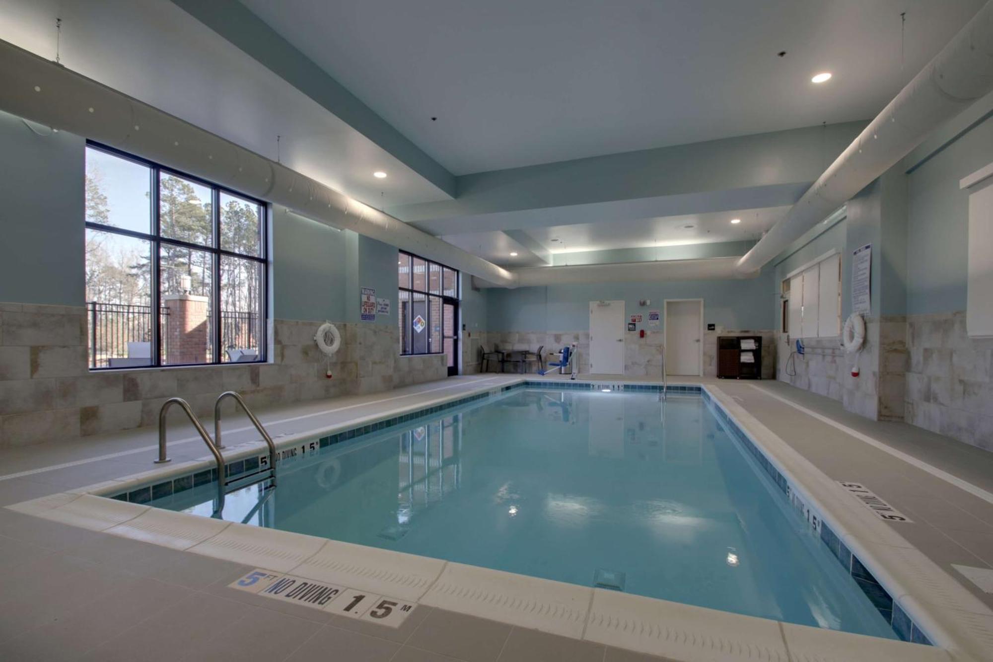 Hampton Inn & Suites By Hilton Knightdale Роли Экстерьер фото
