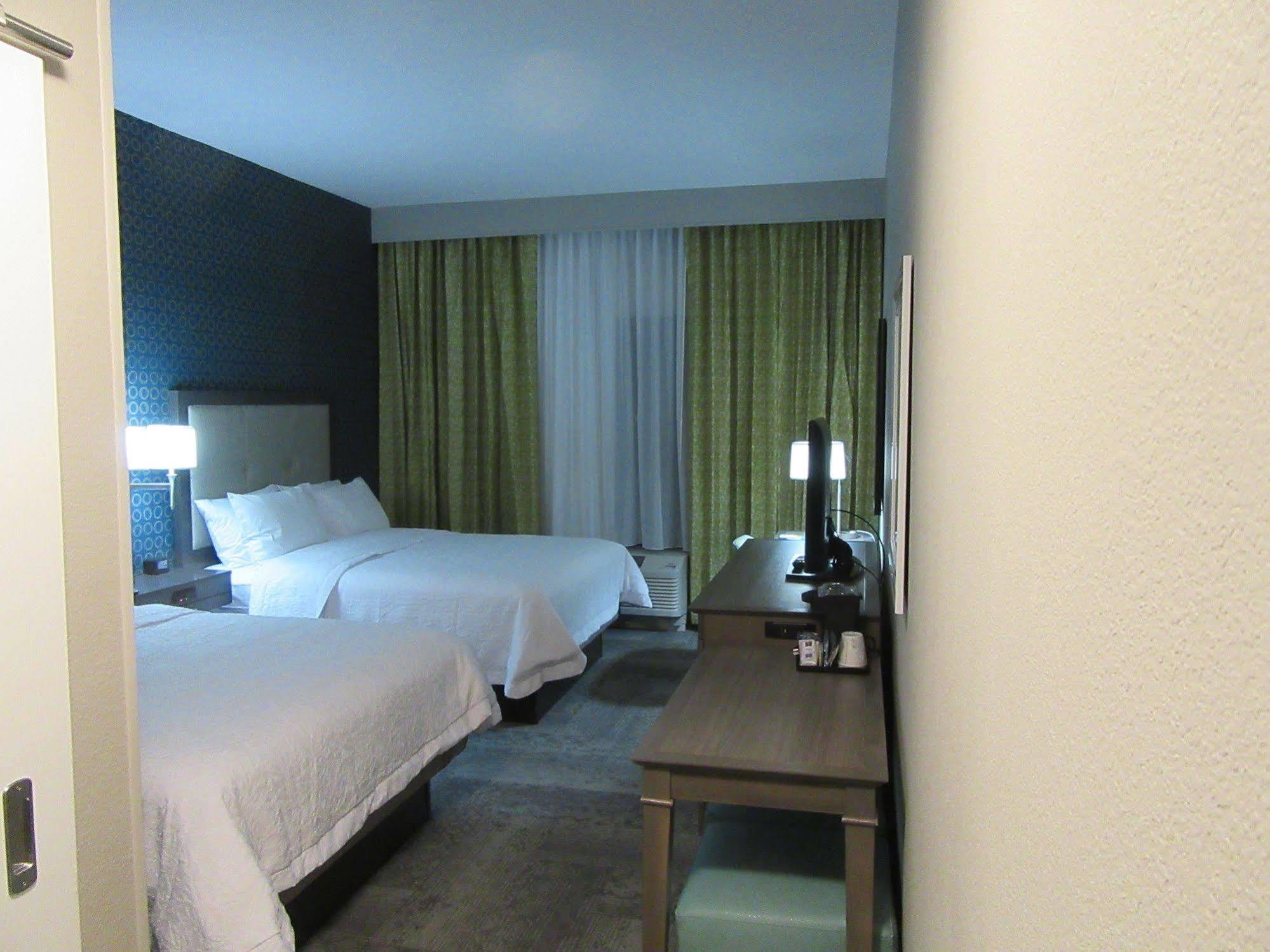 Hampton Inn & Suites By Hilton Knightdale Роли Экстерьер фото
