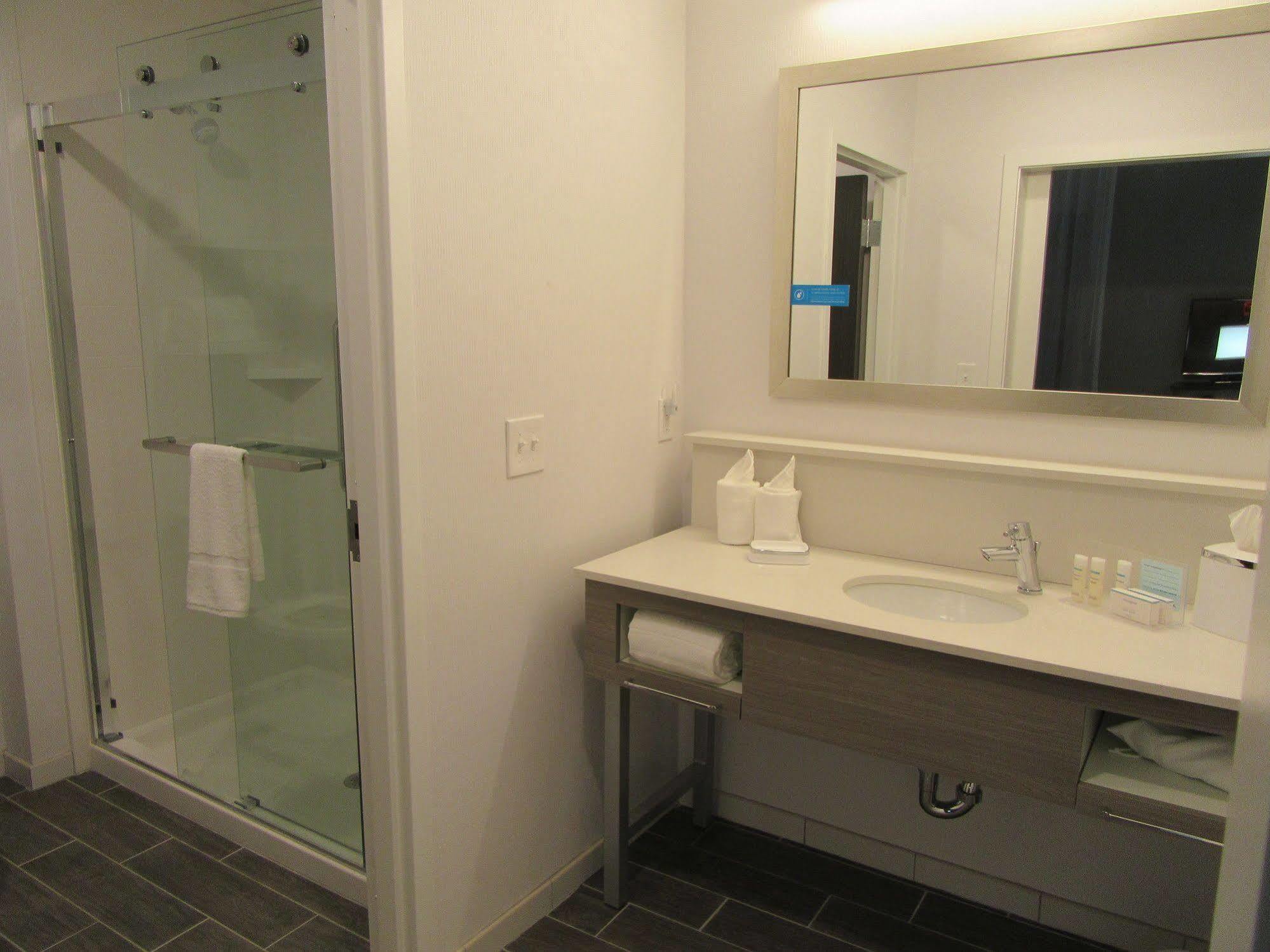 Hampton Inn & Suites By Hilton Knightdale Роли Экстерьер фото