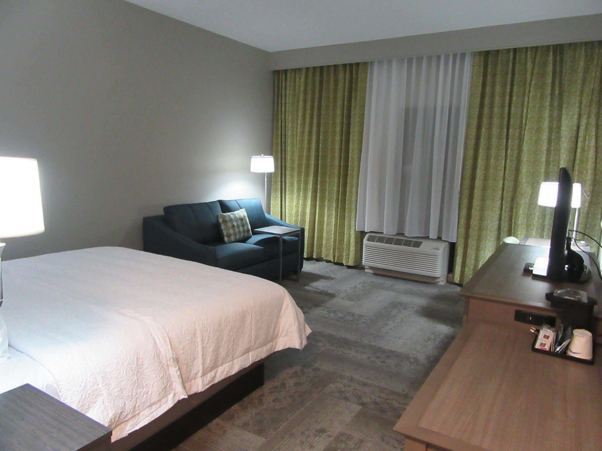 Hampton Inn & Suites By Hilton Knightdale Роли Экстерьер фото