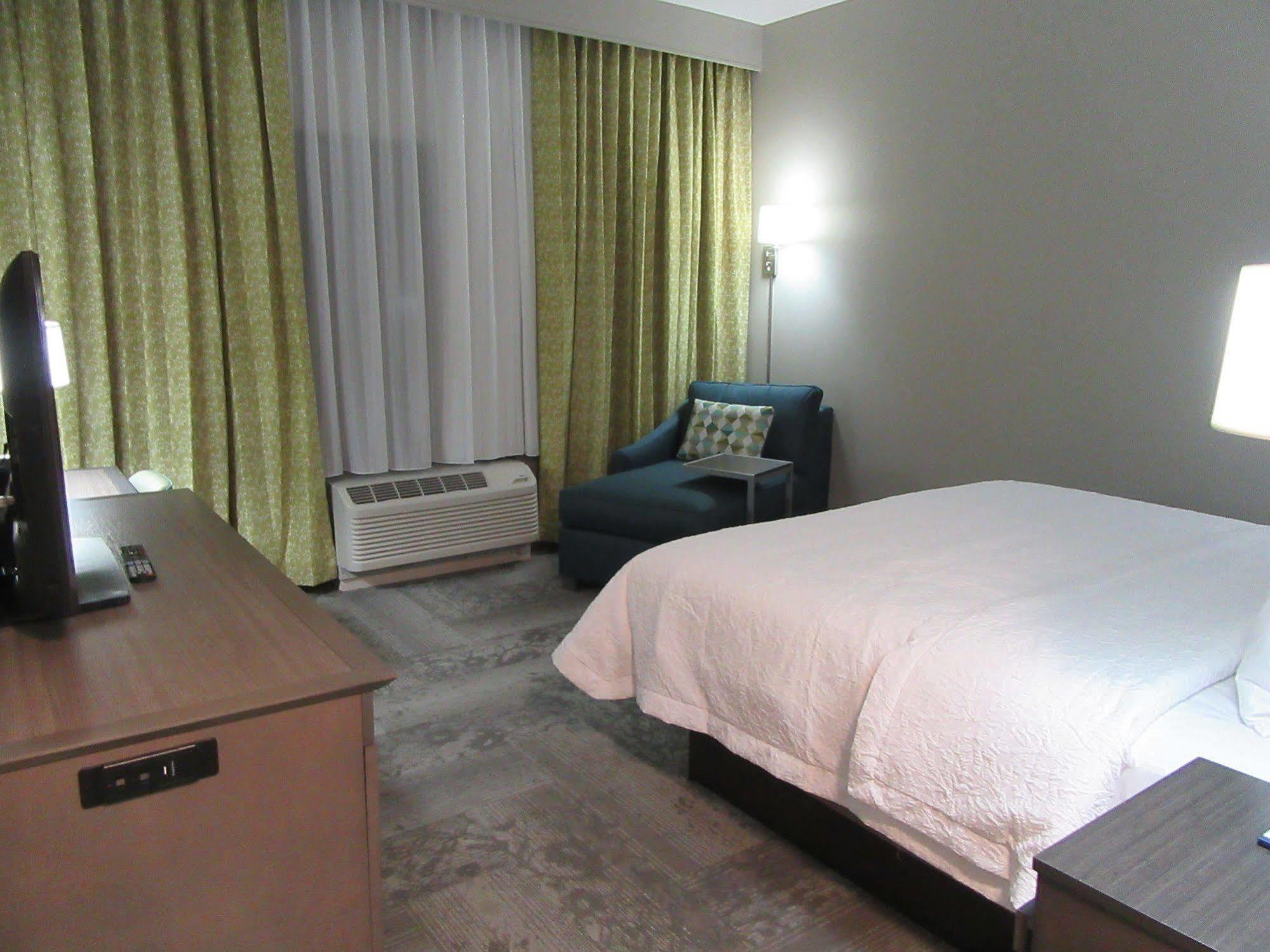 Hampton Inn & Suites By Hilton Knightdale Роли Экстерьер фото