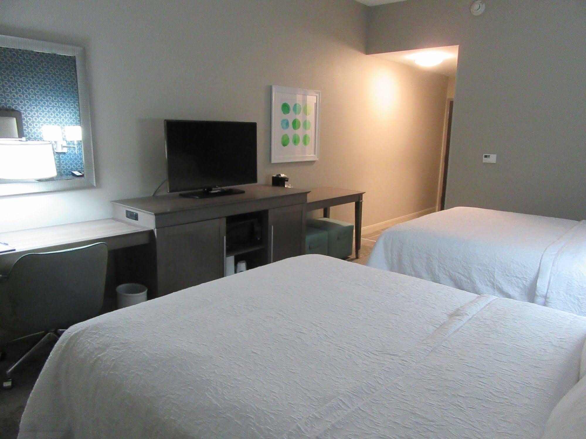 Hampton Inn & Suites By Hilton Knightdale Роли Экстерьер фото