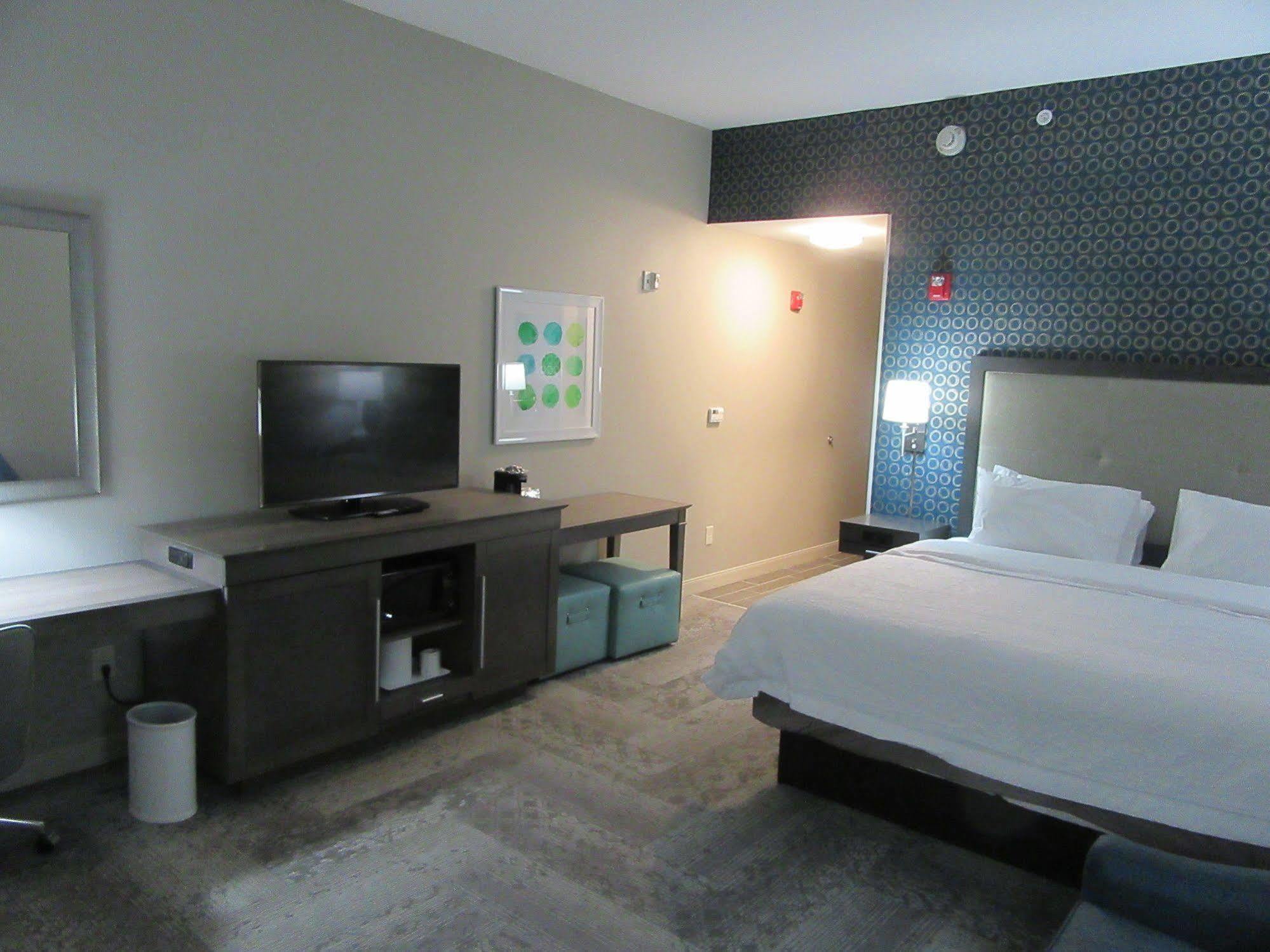Hampton Inn & Suites By Hilton Knightdale Роли Экстерьер фото