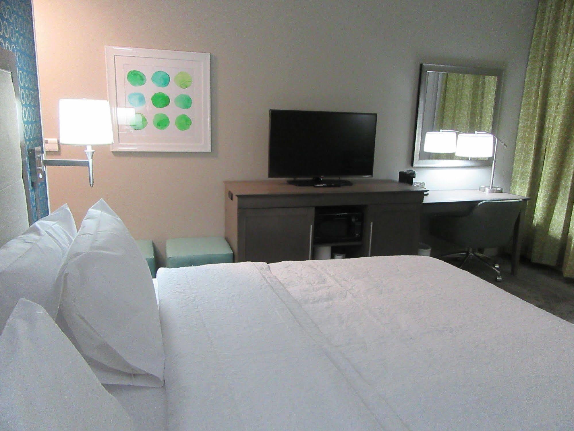 Hampton Inn & Suites By Hilton Knightdale Роли Экстерьер фото