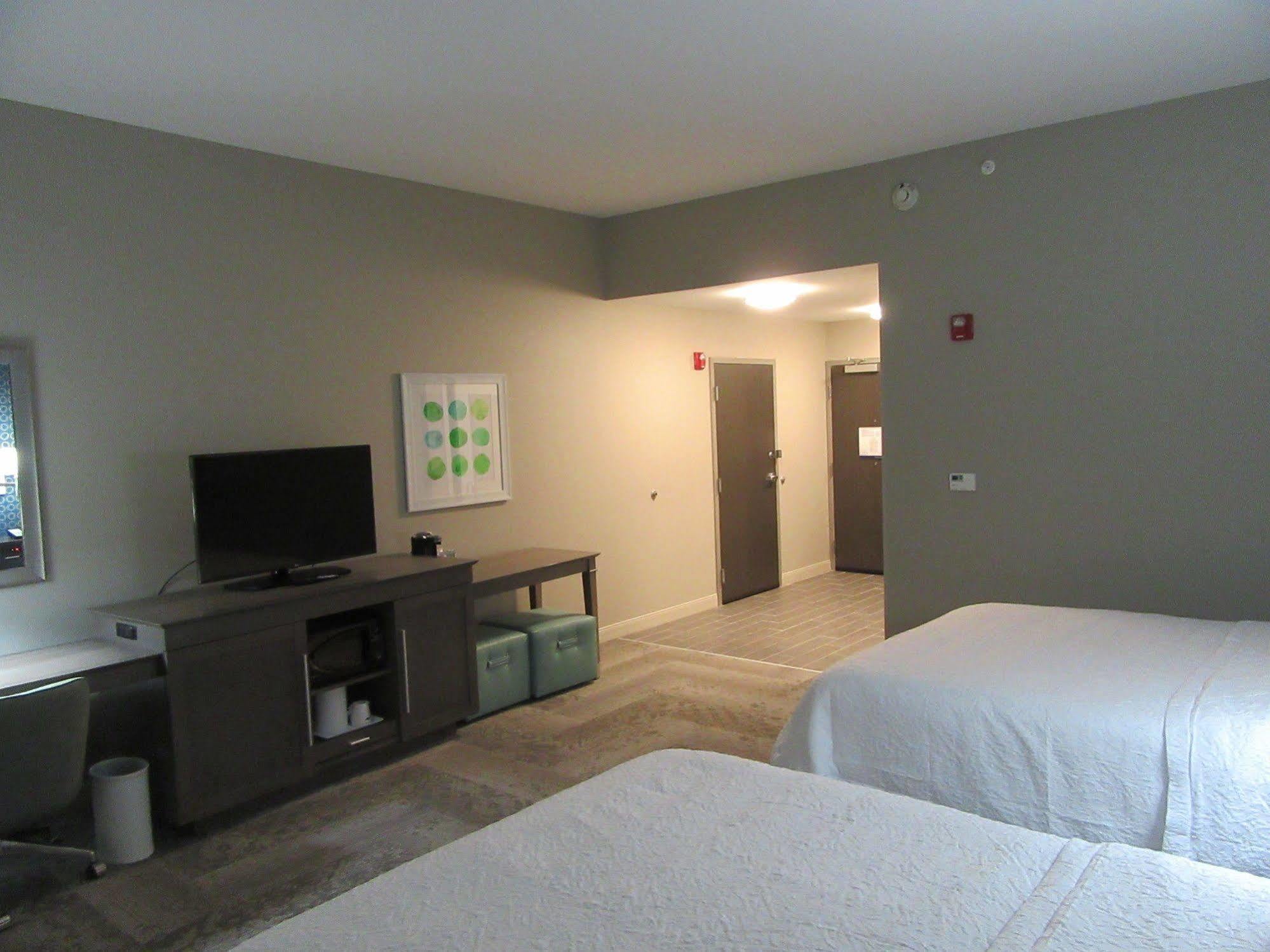 Hampton Inn & Suites By Hilton Knightdale Роли Экстерьер фото