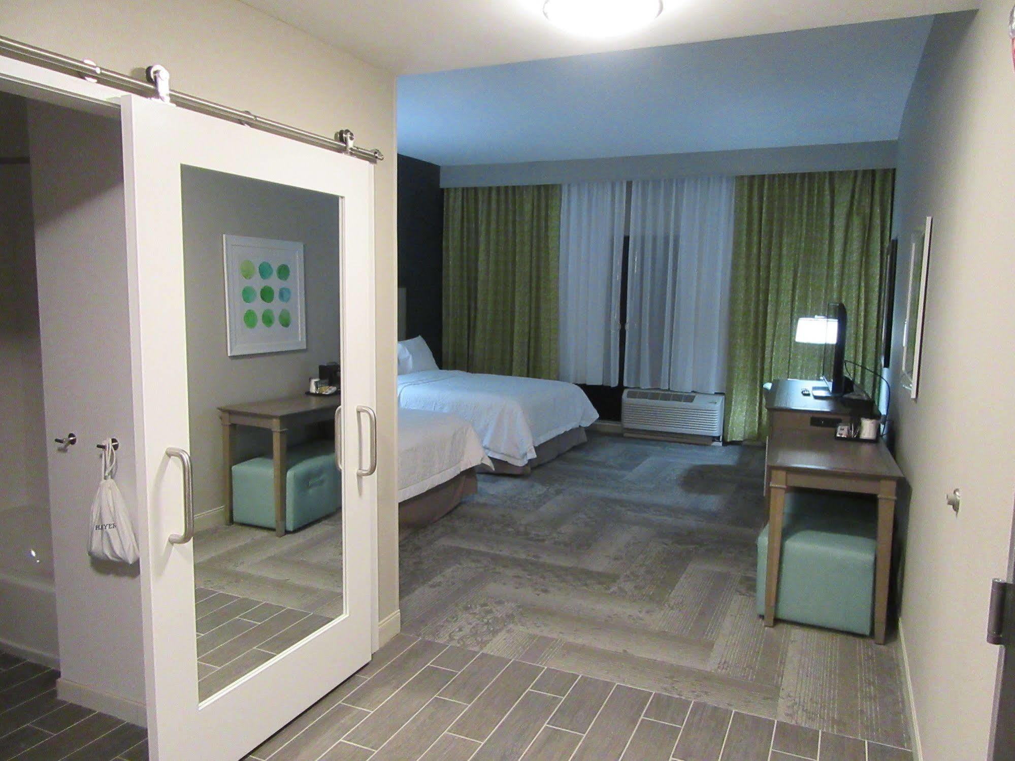 Hampton Inn & Suites By Hilton Knightdale Роли Экстерьер фото